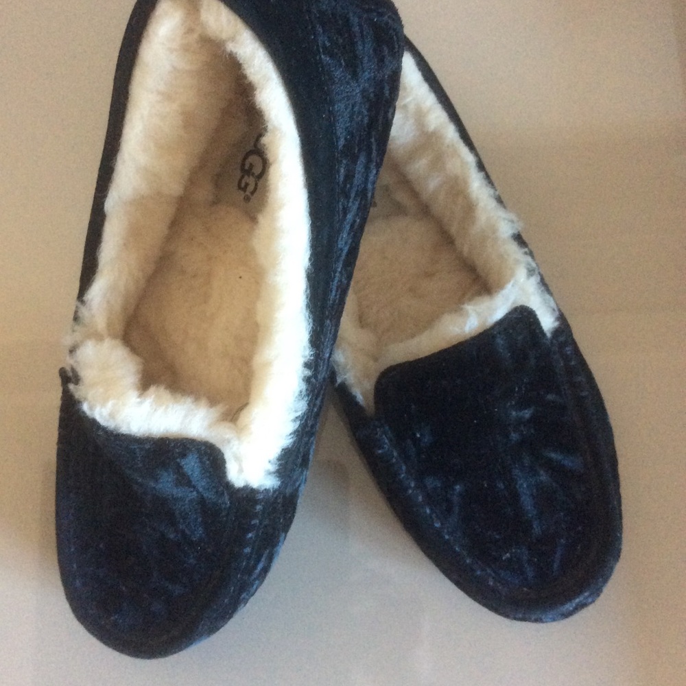 Ugg Slipper - image 2